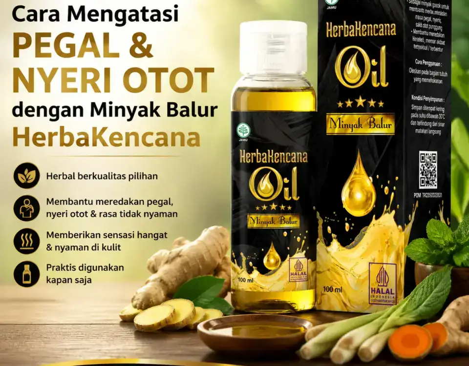 Gambar Minyak Balur HerbaKencana 100 ml dengan kotak kemasan, botol minyak herbal, jahe, sereh, dan daun mint di meja kayu, menampilkan cara mengatasi pegal dan nyeri otot ringan.